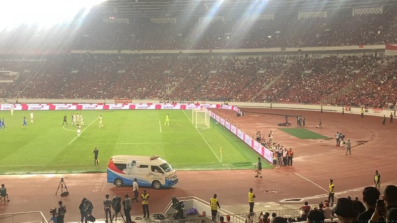 Pemain Filipina Terkapar di Lapangan usai Tabrakan dengan Ernando, Langsung Dibawa RS