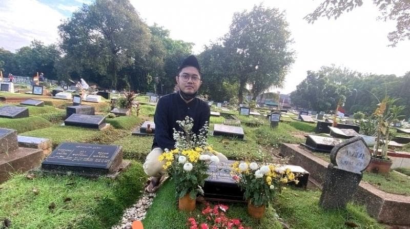 Hadiri Wisuda Almarhum Dante, Angger Dimas Ingatkan Kasus Kematian Putranya