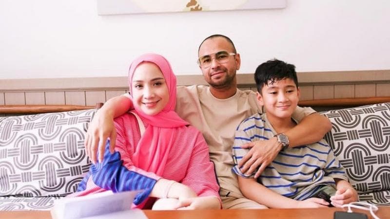 5 Gaya Nagita Slavina Tampil dengan Hijab usai Ibadah Haji, Disebut Adem hingga Aura Terpancar