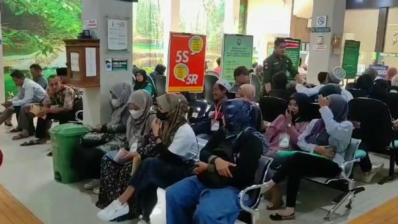 1.000 Lebih Istri Gugat Cerai Suami di Bojonegoro, Faktor Ekonomi hingga Judi Online 1.000 Lebih Istri Gugat Cerai Suami di Bojonegoro, Faktor Ekonomi hingga Judi Online