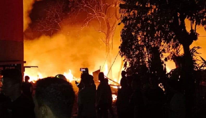 Kebakaran Lapak di Pondok Pinang Jaksel, 2 Rumah dan 7 Kontrakan Ikut Hangus