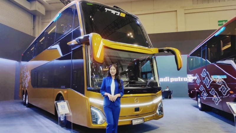 Adiputro Pamer Bus Mewah Super Double Decker Sasis Mercedes-Benz 2445 di GIIAS 2024