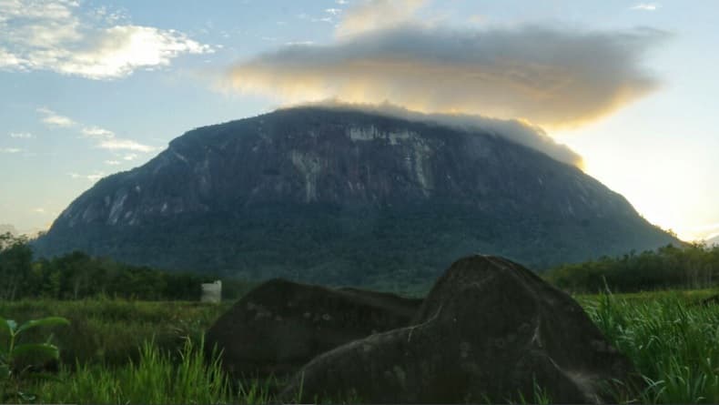 Keajaiban Bukit Kelam Kalbar, Raksasa Batu Monolit Terbesar dan Tertinggi di Dunia