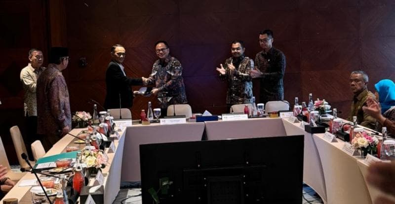 Burhanuddin Abdullah Ditunjuk Jadi Komut PLN, Andi Arief Komisaris