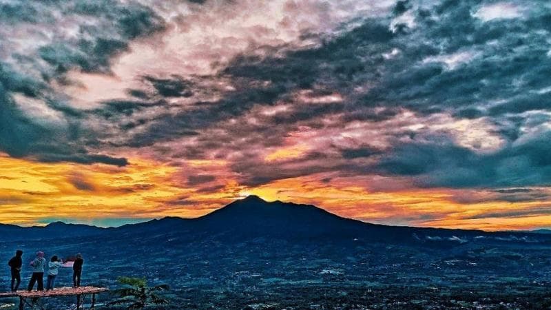 Desa di Bogor Punya Pemandangan Sunrise Paling Indah, Harus Dikunjungi Sebelum Ramai