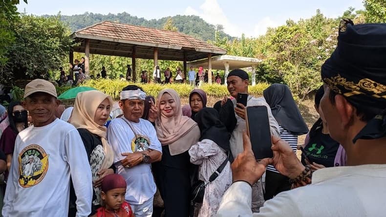 Viral Pria Mirip Dedi Mulyadi, Mengaku Sudah Ribuan Kali Diajak Warga untuk Swafoto