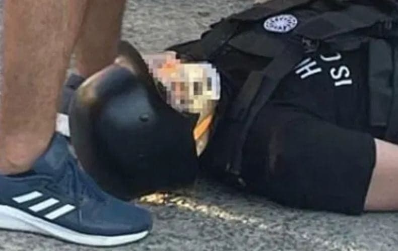 Pria Bertopeng Tikam Jemaah Masjid di Turki Sambil Live Media Sosial, 7 Orang Luka