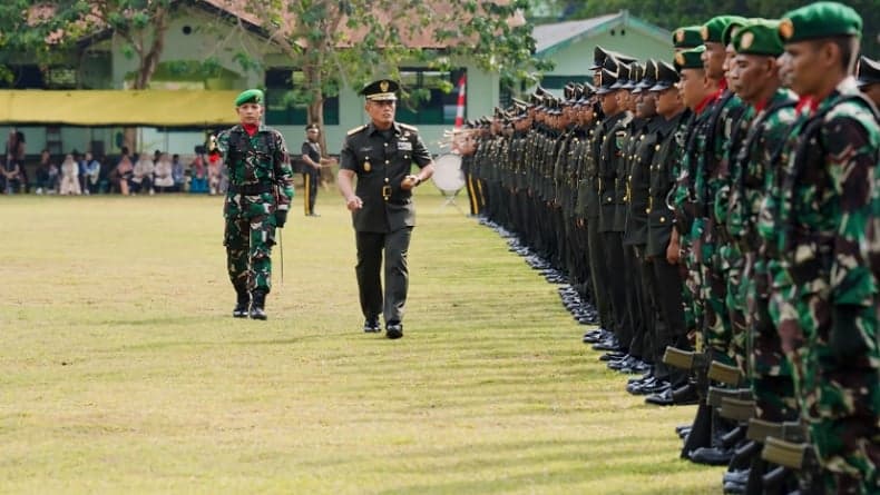 Pangdam XVII/Cenderawasih Mayjen Izak Pangemanan Lantik 100 Prajurit Tamtama TNI AD
