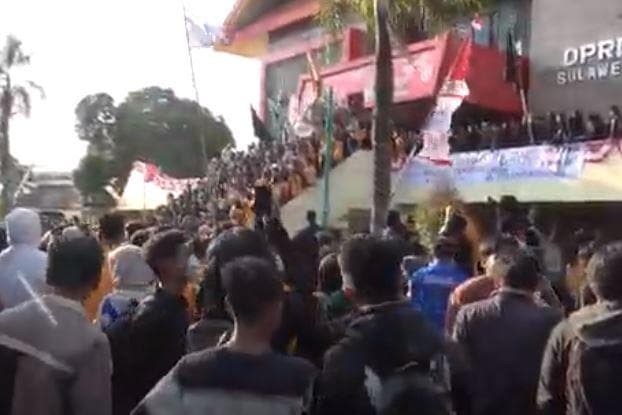 Update Demo Hari Ini di Makassar, Ribuan Mahasiswa Duduki Gedung DPRD Sulsel