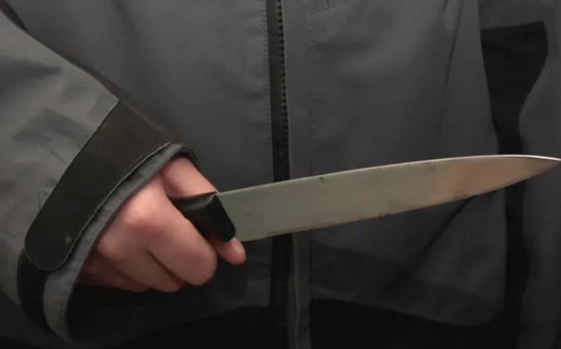 Pria Berpisau Serang Jemaah Salat Jumat di Masjid Kanada, 3 Orang Luka Pria Berpisau Serang Jemaah Salat Jumat di Masjid Kanada, 3 Orang Luka