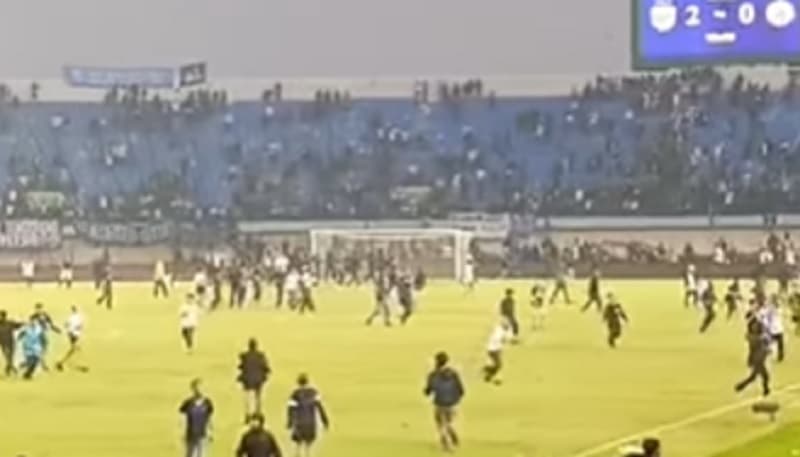Kronologi Kericuhan Bobotoh Pukuli Steward usai Persib Vs Persija, Marc Klok Panik