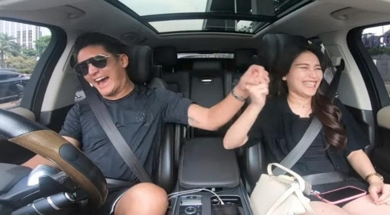 Cerita Ayu Ting Ting Sempat Rahasiakan Pertunangan dari Boy William: Aku Malu Cerita Ayu Ting Ting Sempat Rahasiakan Pertunangan dari Boy William: Aku Malu