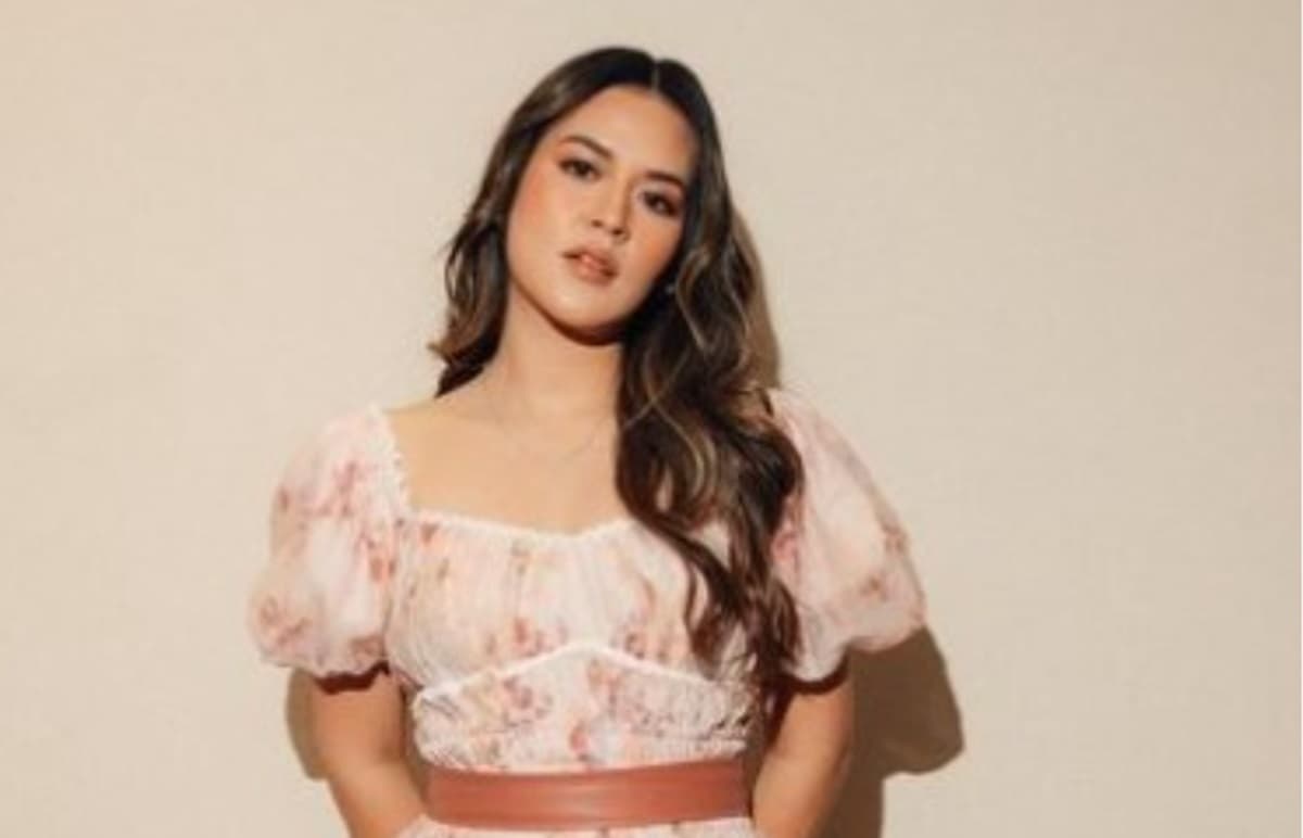 Viral Potret Momen Rambut Raisa Kesetrum Aliran Listrik saat Manggung Viral Potret Momen Rambut Raisa Kesetrum Aliran Listrik saat Manggung