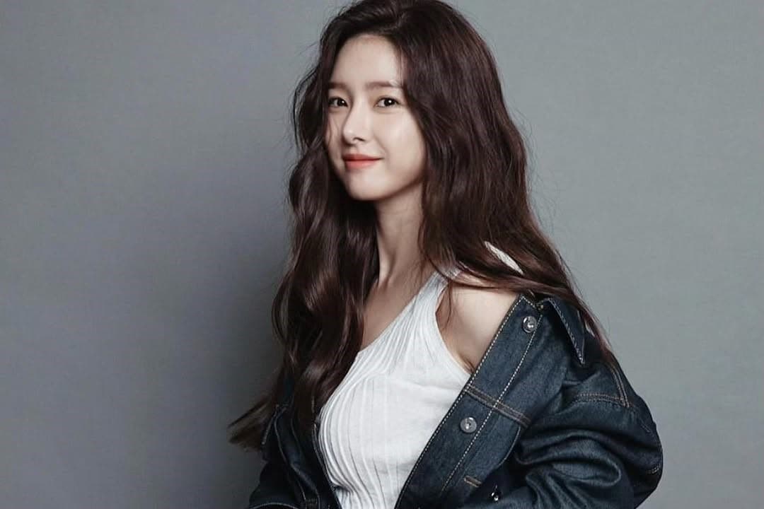 Kim So Eun Jawab Rumor Asmara dengan Pesepak Bola Jung Dong Ho