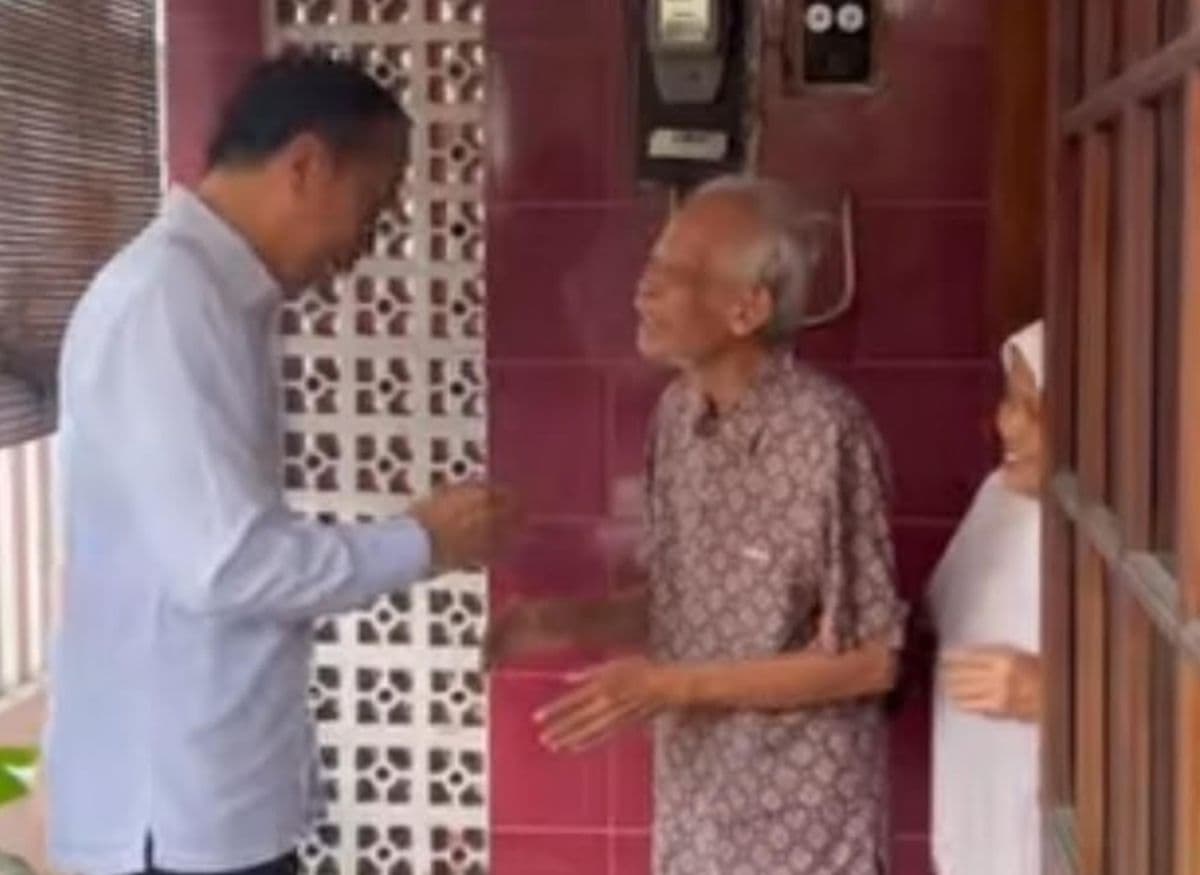 Jokowi Temui Kasmudjo Dosen Pembimbing Akademiknya di UGM, Ada Apa?