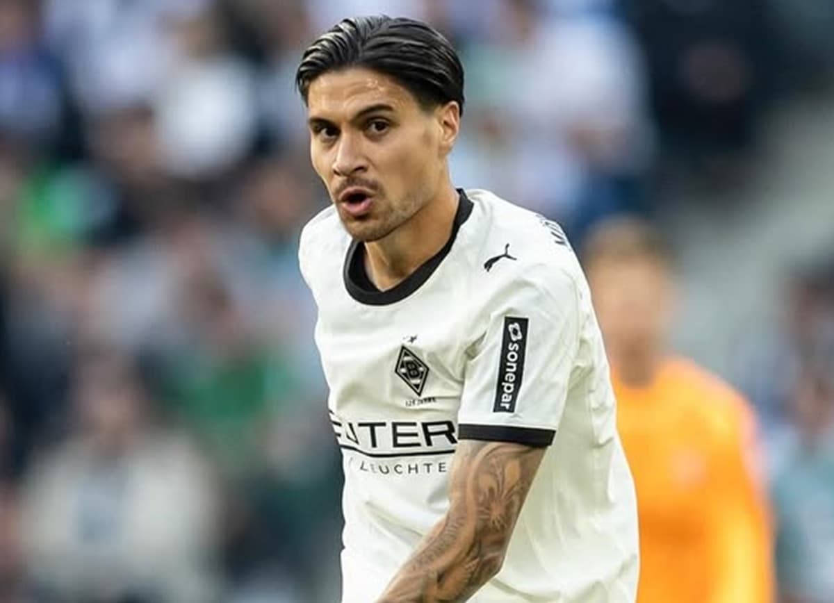 Turun di Borussia Monchengladbach vs Hamburger SV, Kevin Diks Cetak Sejarah Jadi Pemain Pertama Indonesia yang Main di Bundesliga!