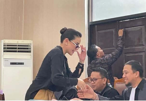 Hampir Ricuh, Hakim Semprot Kuasa Hukum Nikita Mirzani saat Sidang Kasus TPPU