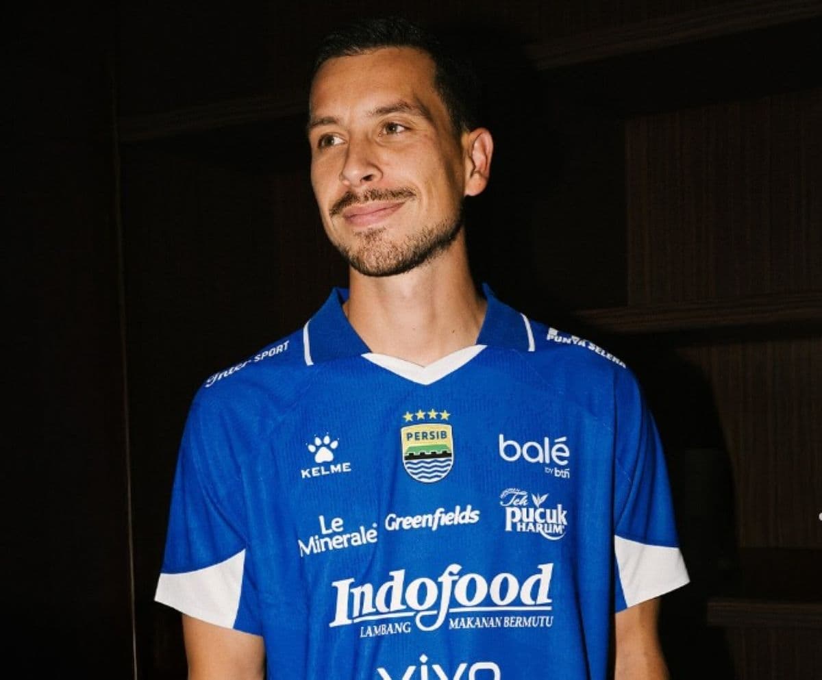 Thom Haye Resmi Pamer Jersey Persib Bandung, Siap Bawa Pangeran Biru Raih Hattrick Juara