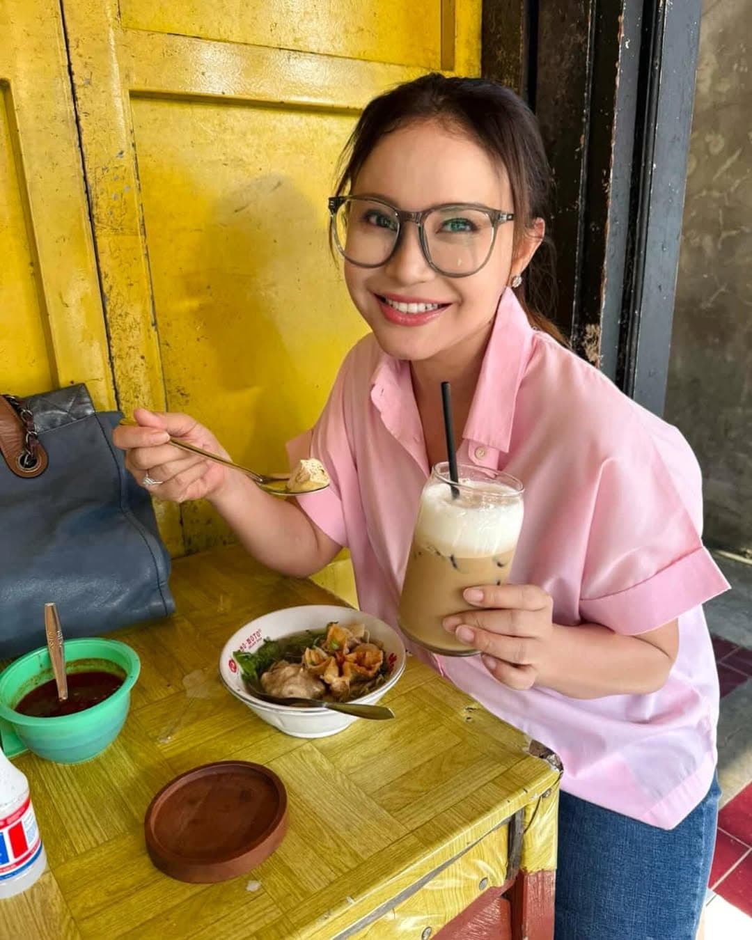 Momen Rossa Beli Dagangan UMKM: Ayo Jajan dan Saling Bantu