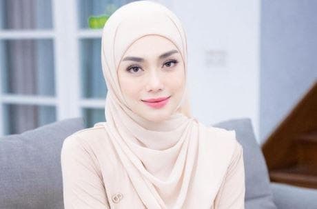 Celine Evangelista Rutin Bertaubat Jika Filmnya Sebelum Pakai Hijab Diputar di Bioskop