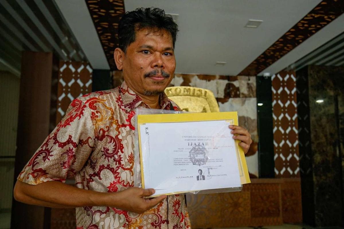 Bonatua Silalahi Terima Salinan Ijazah Jokowi dari KPU DKI Jakarta