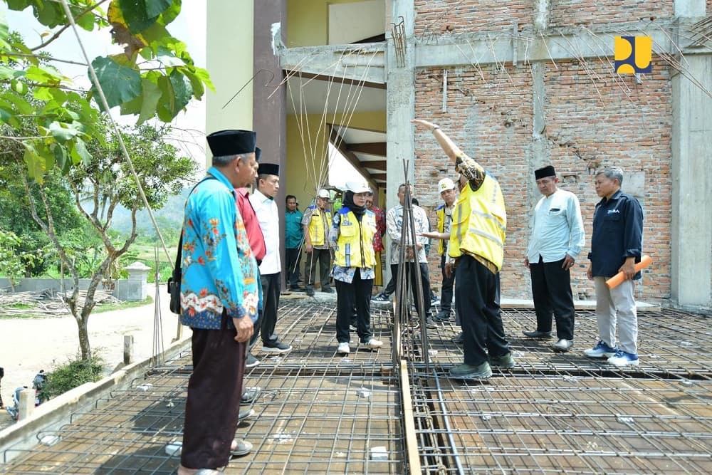 Antisipasi Risiko Ambruk, PU Periksa Bangunan Ponpes Berusia Ratusan Tahun