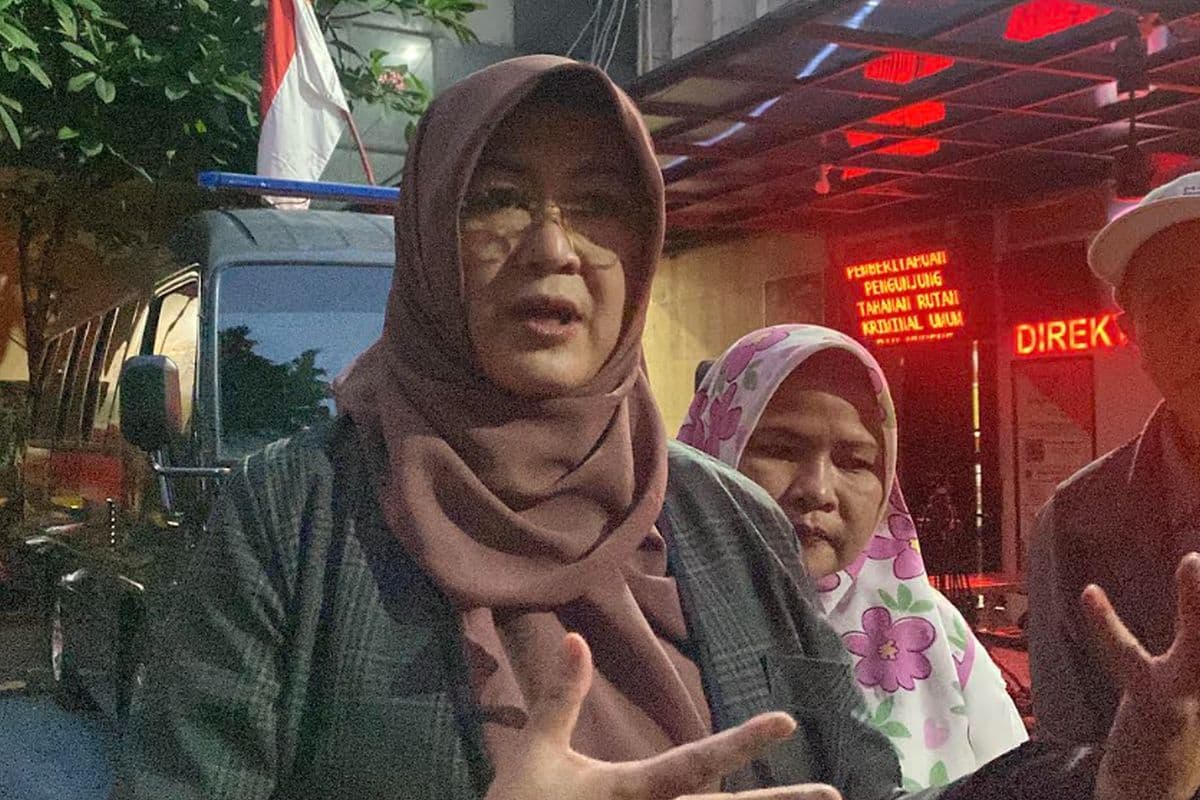 Alasan Dokter Tifa Teliti Silsilah Jokowi: Banyak Sekali Versi Siapa Sosok Ayah-Ibunya Alasan Dokter Tifa Teliti Silsilah Jokowi: Banyak Sekali Versi Siapa Sosok Ayah-Ibunya