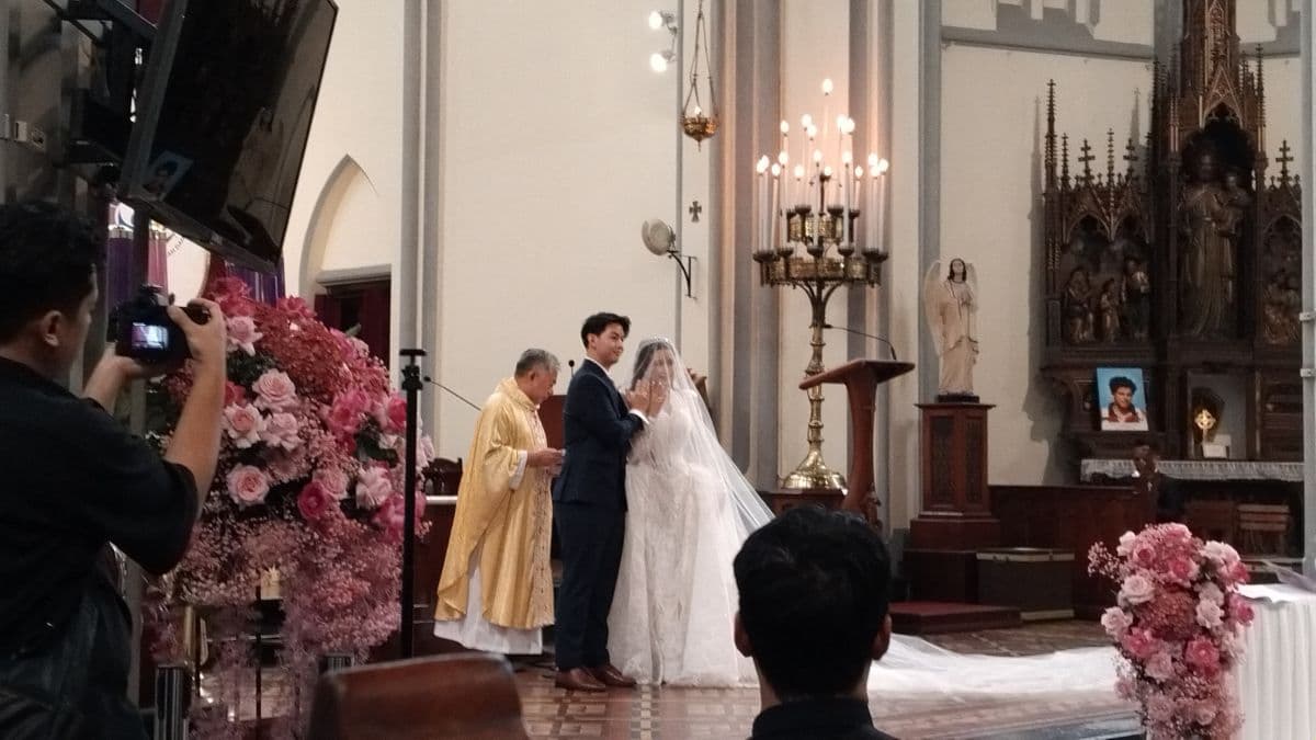 3 Potret Gaun Klasik Brisia Jodie Terinspirasi Kate Middleton, Rela Jakarta-Surabaya hingga Jatuh Sakit