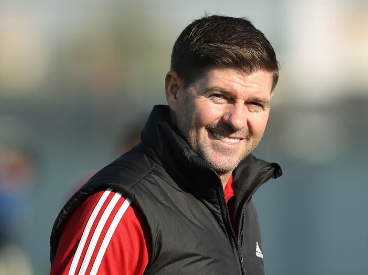 Jadi Kandidat Kuat Pengganti Arne Slot di Liverpool, Begini Respons Steven Gerrard
