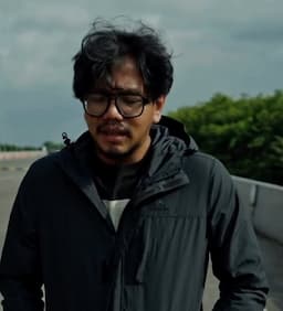 Ferry Irwandi: Pemerintah Hadir Lewat TNI&ndash;Polri, Buka Jalur hingga Kirim Bantuan ke Daerah Terisolasi