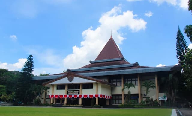 UNS Siapkan Skema Bantuan Mahasiswa Terdampak Banjir Sumatera, dari BLT hingga Keringanan UKT