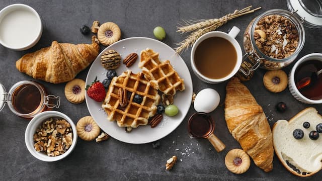 Alasan Tubuh Ingin Sarapan Makanan Manis dan Ini 4 Cara Mengatasinya