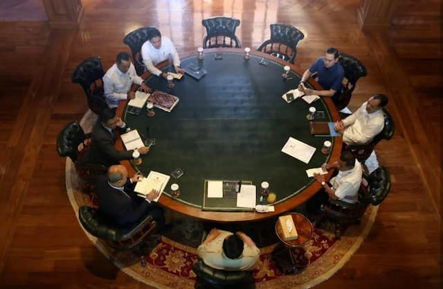 Prabowo Gelar Rapat di Hambalang, Bahas Kampung Haji Hingga Bencana Sumatera