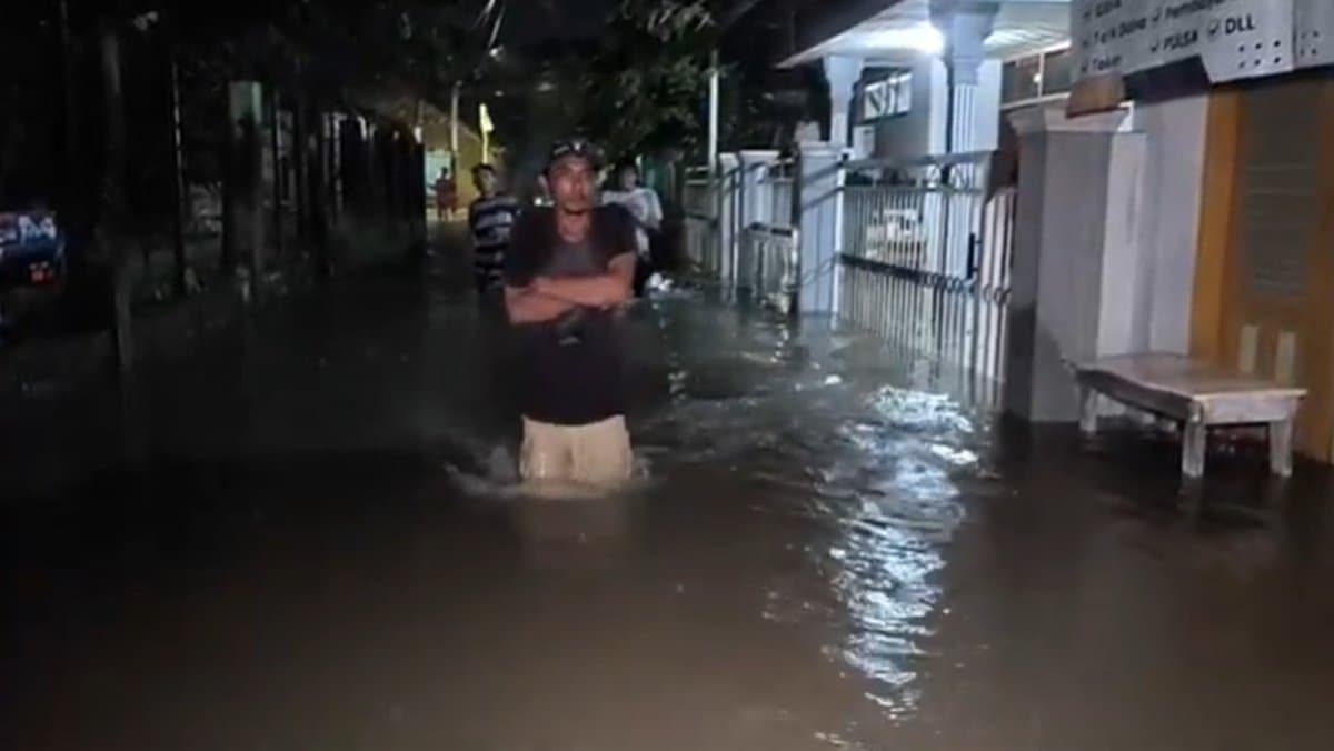 Sungai Gamel Meluap, Ratusan Rumah di Cirebon Dilanda Banjir
