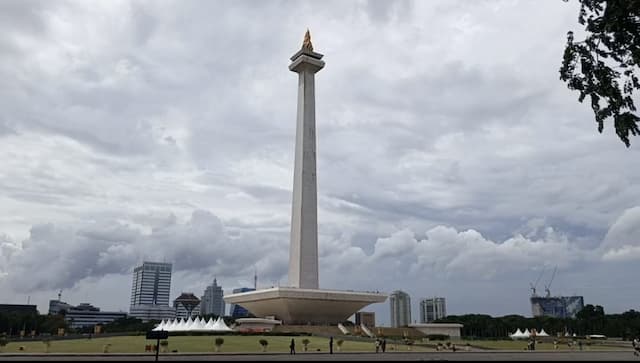 Monas Padat Pengunjung saat Libur Nataru, Didominasi Rombongan Keluarga