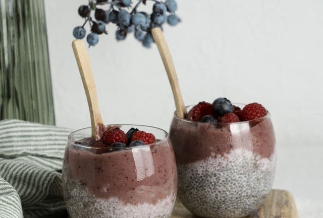 Chia Seed Pudding vs Yogurt, Mana yang Lebih Sehat untuk Sarapan?
