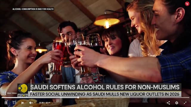 Viral Fenomena Tak Biasa, Antrean Pengunjung Toko Alkohol di Arab hingga Mengular Viral Fenomena Tak Biasa, Antrean Pengunjung Toko Alkohol di Arab hingga Mengular