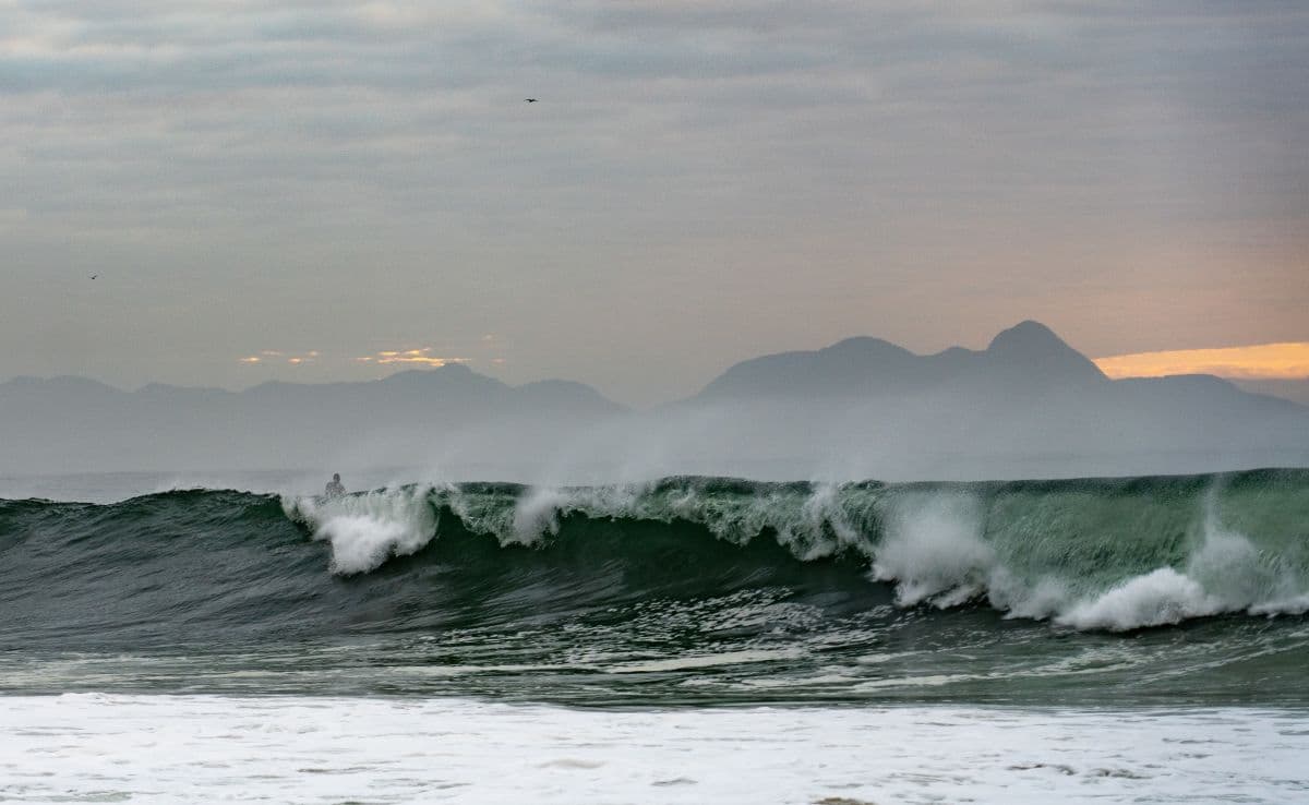 Waspada! BMKG: Gelombang Tinggi hingga 4 Meter Terjang Sejumlah Wilayah pada 4-7 Januari