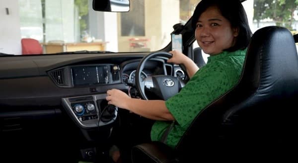 Intip Kisah Pengemudi Driver Online Bantu Persalinan Penumpang di Mobil