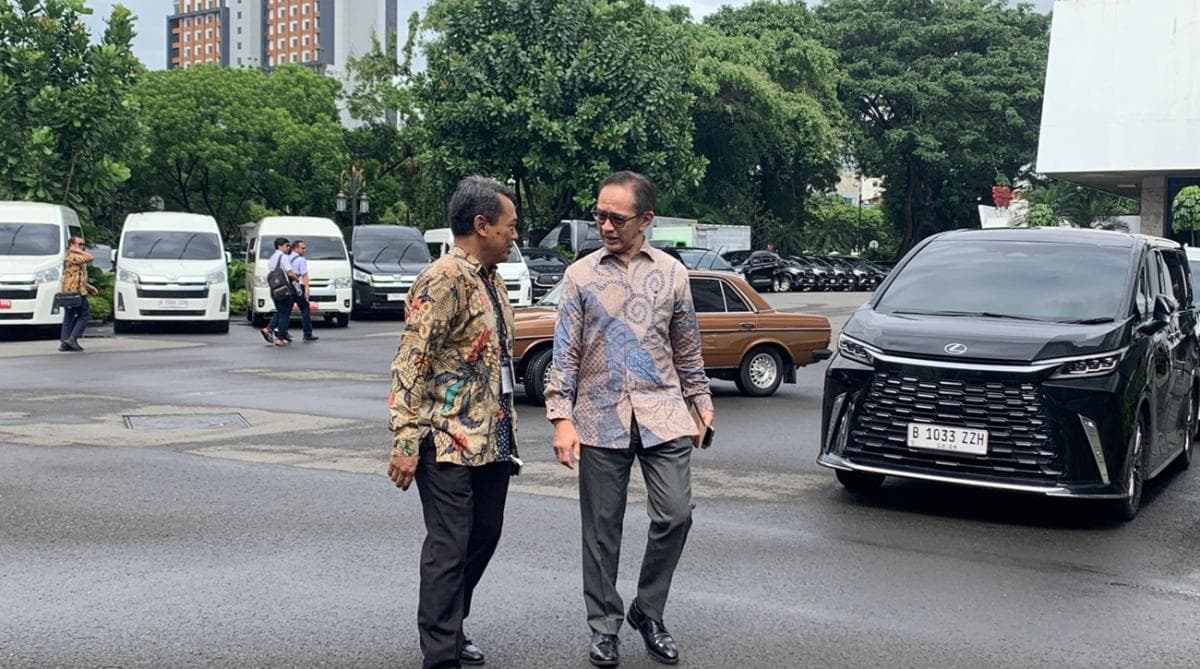 Sejumlah Mantan Menlu Dipanggil Prabowo, Marty Natalegawa Naik Mercy Tua ke Istana