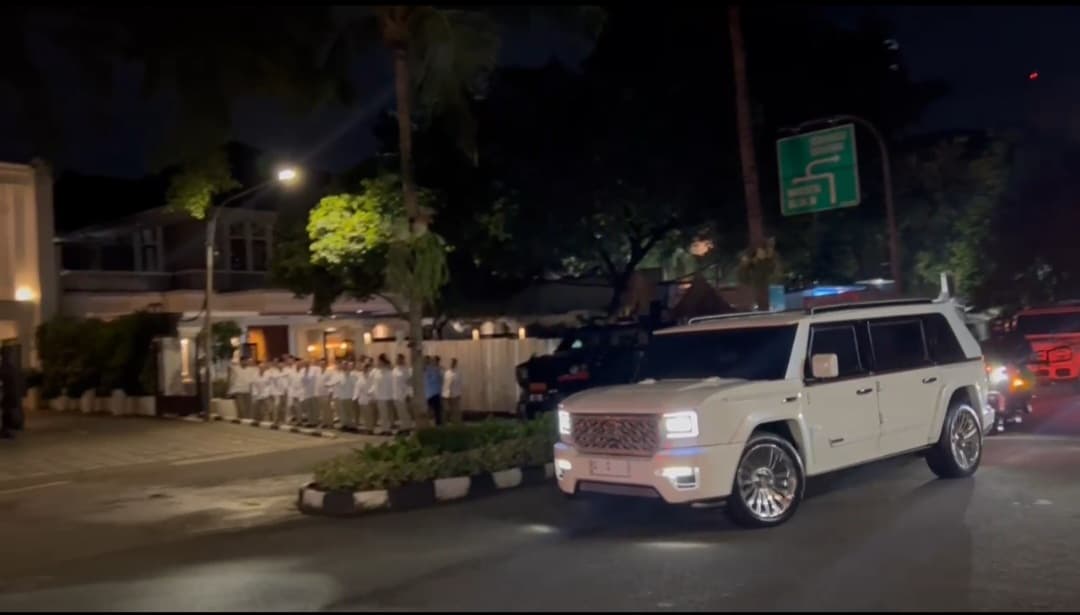 Jelang Syukuran HUT Ke-18 Gerindra, Prabowo Tiba di Kertanegara