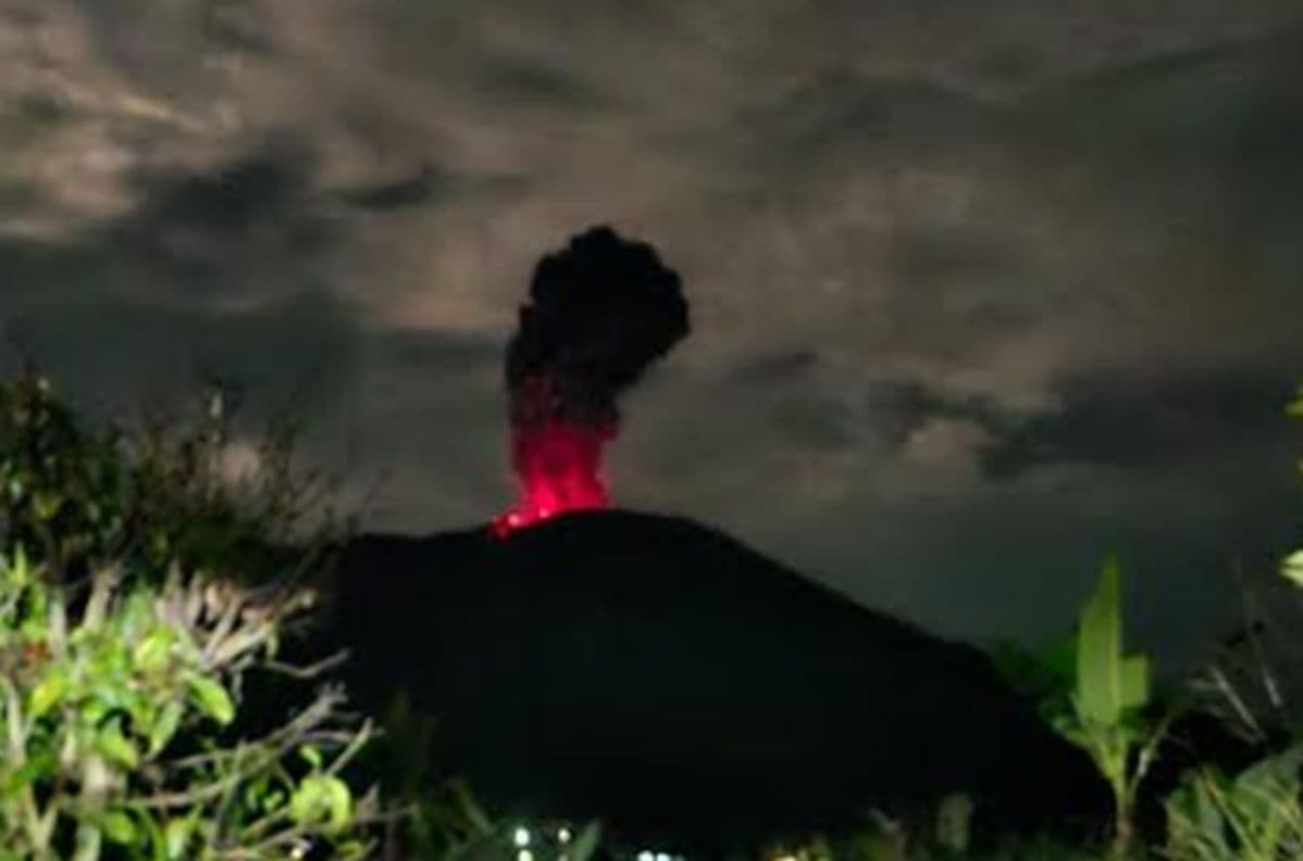 Gunung Marapi Meletus Dahsyat Malam Hari