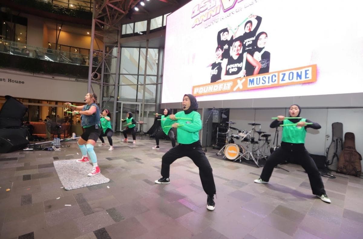 Poundfit X Music Zone Bakar Semangat Peserta, Ultah ke-15 V Radio Makin Meriah