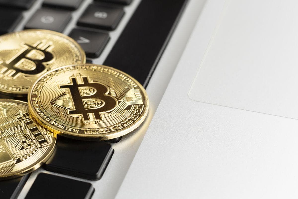 Harga Bitcoin Anjlok ke USD60.000, Pasar Kripto Diguncang Aksi Jual dan Likuidasi Massal