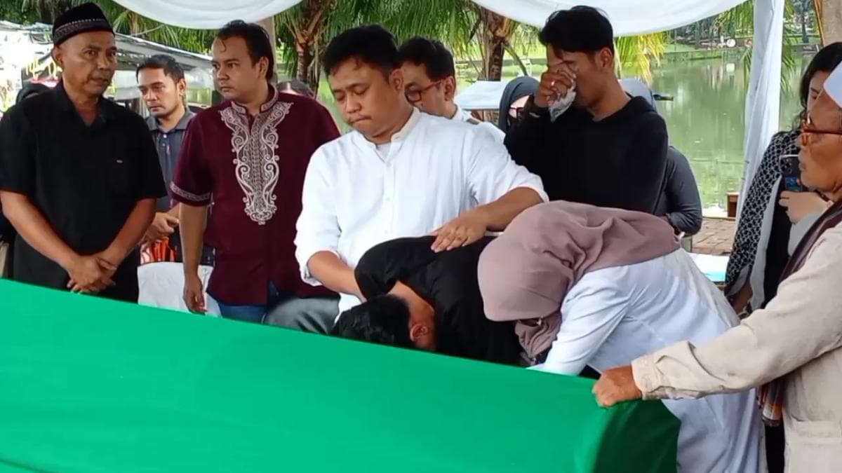 Pemakaman Sheyna Bocah 6 Tahun yang Tertabrak di Singapura Diiringi Tangis Keluarga