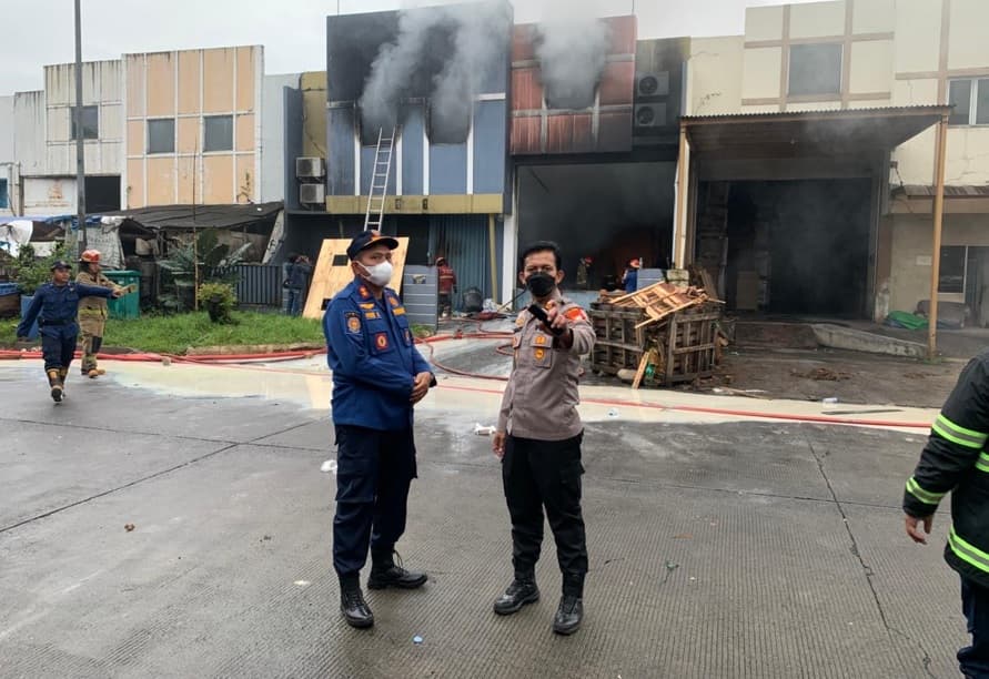 Kebakaran Landa Gudang Pestisida di Tangsel