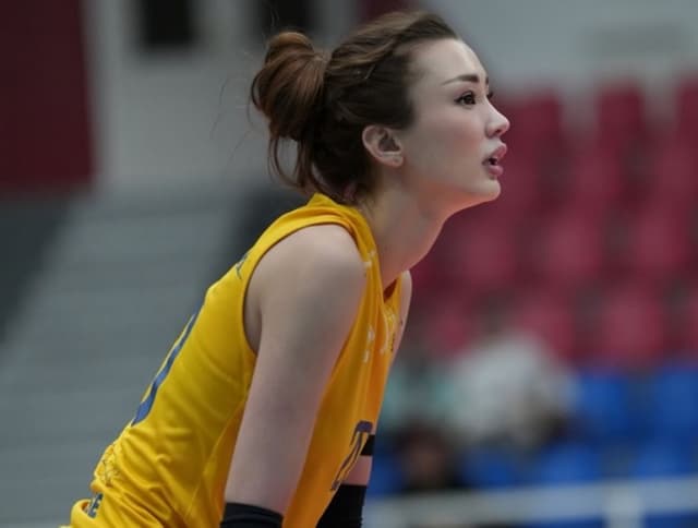 Kisah Sabina Altynbekova, Pevoli Supercantik yang Rela Tukar Masa Muda demi Kesuksesan