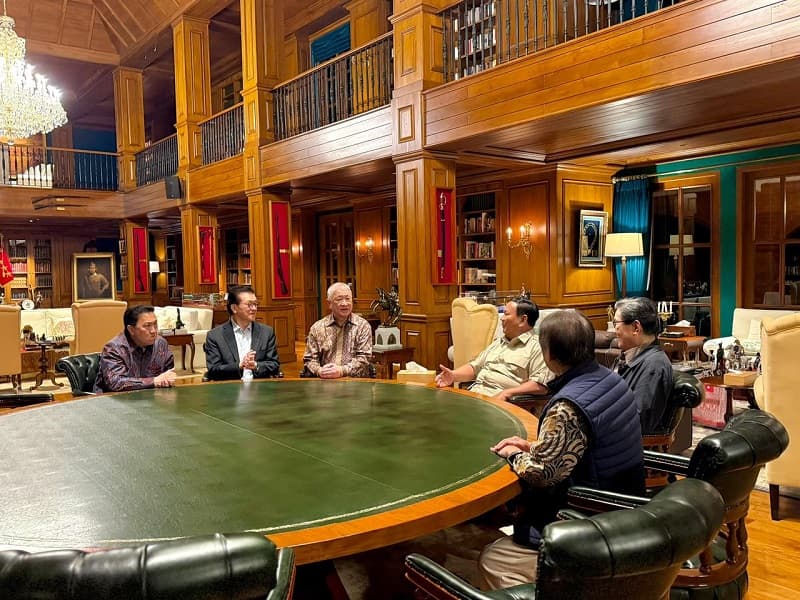 Seskab Teddy Ungkap Isi Pertemuan Prabowo dan 5 Konglomerat Indonesia