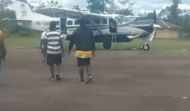 2 Pilot Pesawat Smart Air Tewas Ditembak KKB, DPR: Pengamanan Bandara di Papua Lemah!