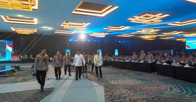 Pesawat Smart Air Ditembaki KKB, Menko Polkam Minta TNI-Polri Segera Pulihkan Situasi